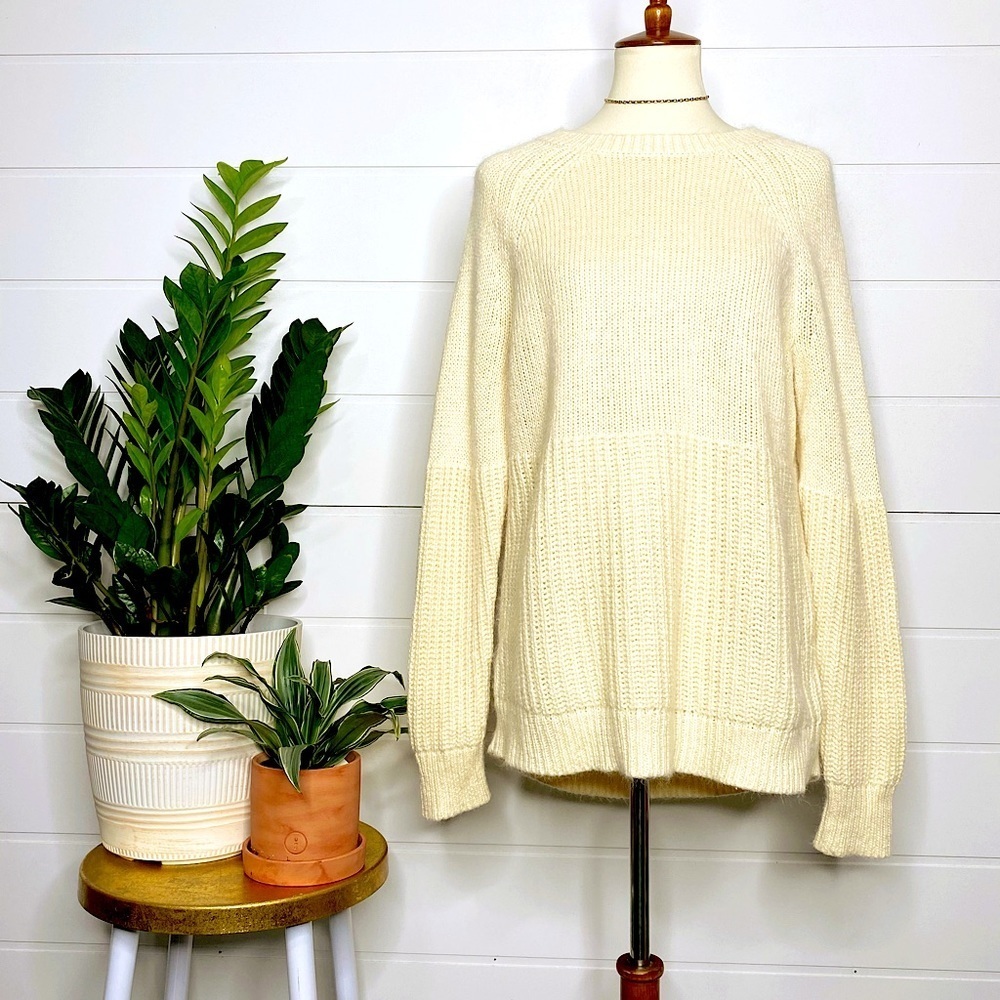 Banana Republic Vintage Italian Yarn Wool Blend Knit Crewneck in Light Yellow
